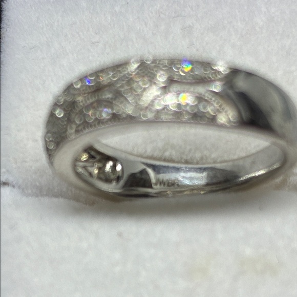 Elegant .925 Silver Ring/Band with Diamonds - Picture 6 of 8